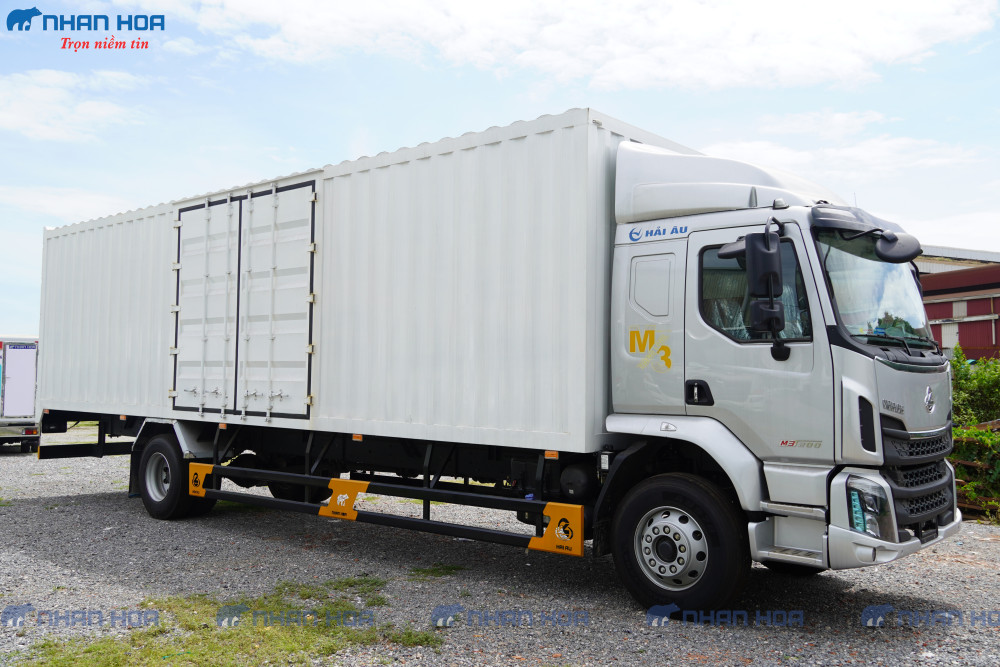 Xe tải thùng kín container Chenglong M3 LZ5187 thực tế