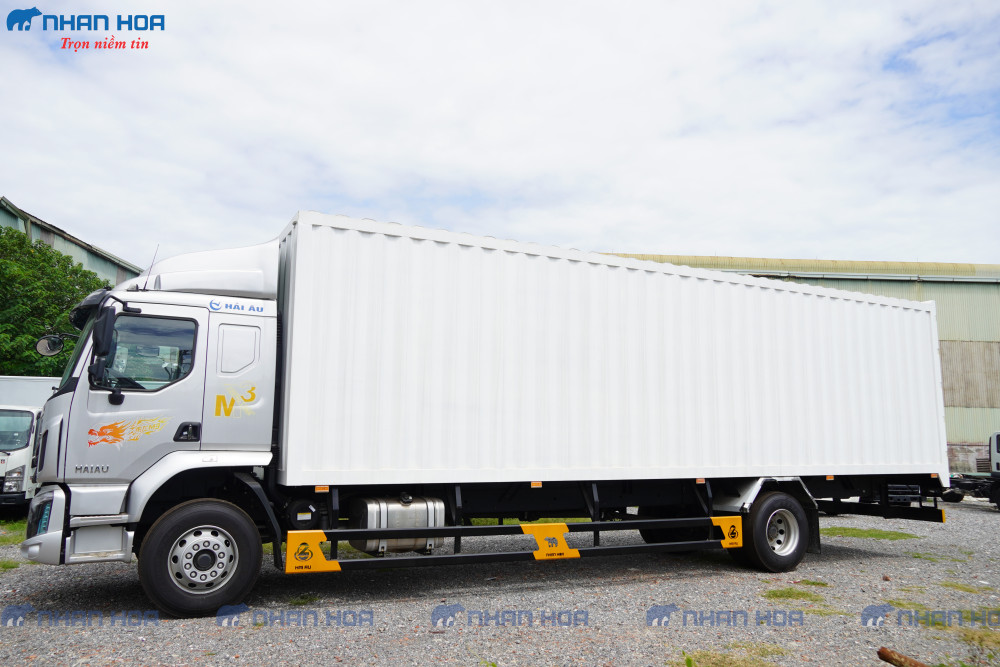 Xe tải thùng kín container CHENGLONG M3 4 máy 5,7 tấn (LZ5187)