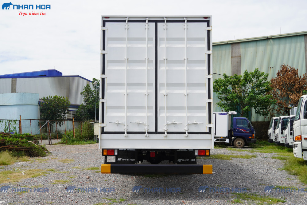 Xe tải thùng kín container CHENGLONG M3 4 máy 5,7 tấn (LZ5187)