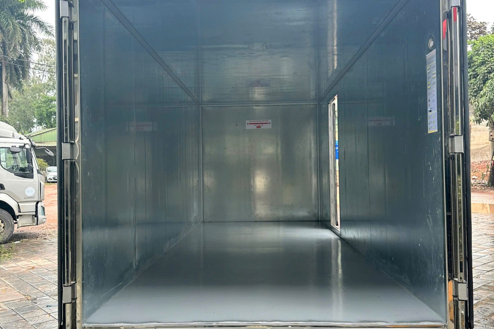 Xe tải thùng kín composite HINO XZU720L 3,5 tấn Xe tải thùng kín composite HINO XZU720L 3,5 tấn