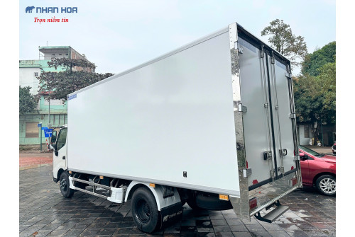 Xe tải thùng kín composite HINO XZU720L 3,5 tấn Xe tải thùng kín composite HINO XZU720L 3,5 tấn