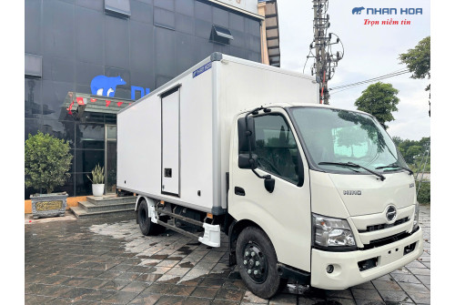 Xe tải thùng kín composite HINO XZU720L 3,5 tấn Xe tải thùng kín composite HINO XZU720L 3,5 tấn