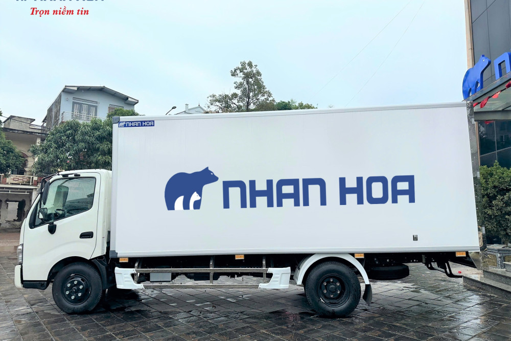 Xe tải thùng kín composite HINO XZU720L 3,5 tấn Xe tải thùng kín composite HINO XZU720L 3,5 tấn