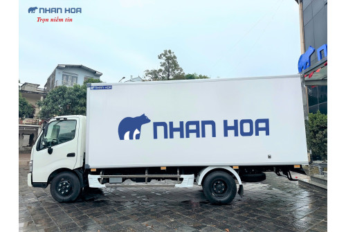 Xe tải thùng kín composite HINO XZU720L 3,5 tấn