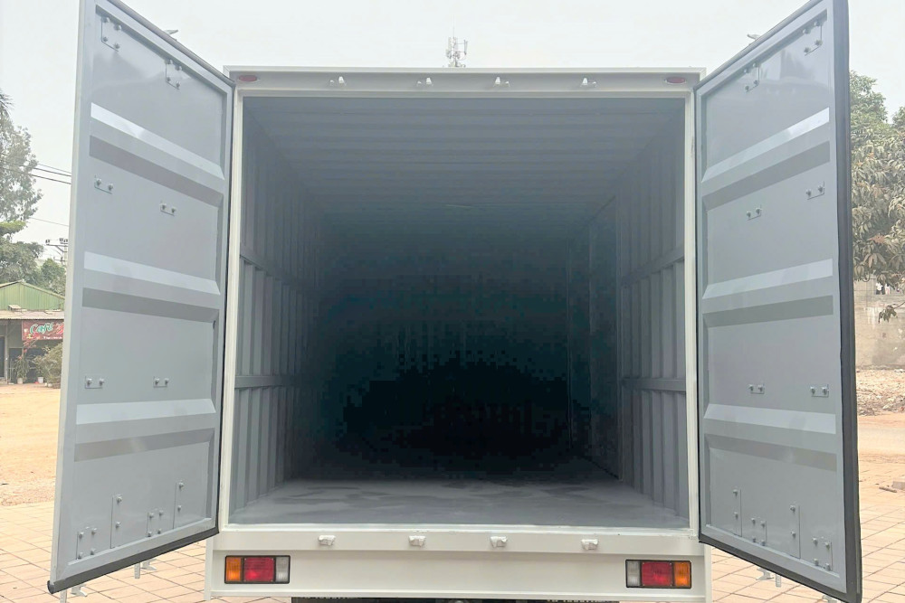 Xe tải thùng kín container ISUZU FRR650 6,5 tấn (FRR90LE5)