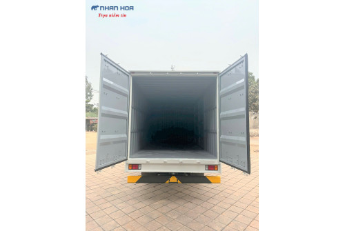 Xe tải thùng kín container ISUZU FRR650 6,5 tấn (FRR90LE5)