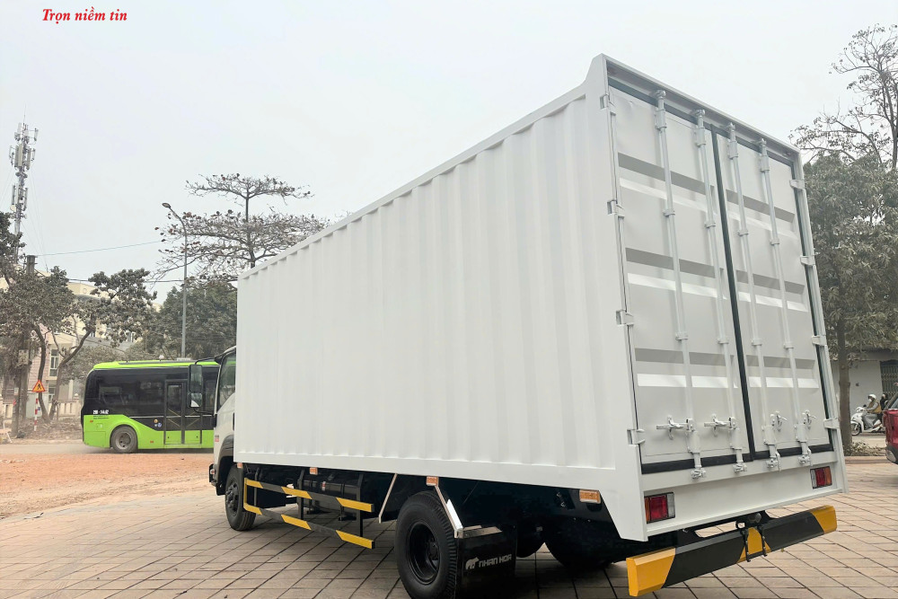 Xe tải thùng kín container ISUZU FRR650 6,5 tấn (FRR90LE5)