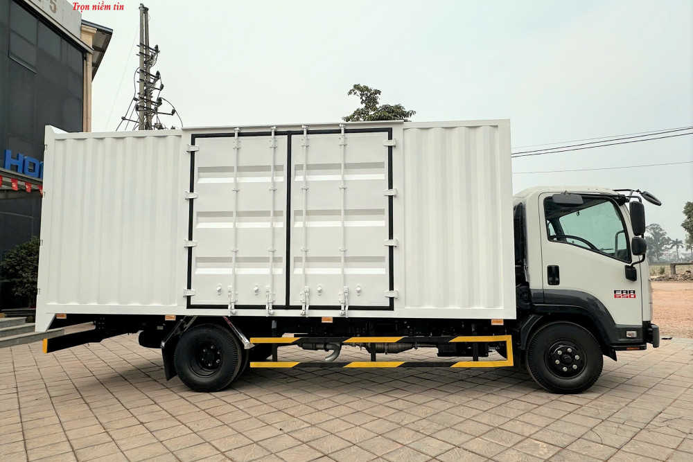 Xe tải thùng kín container ISUZU FRR650 6,5 tấn (FRR90LE5)