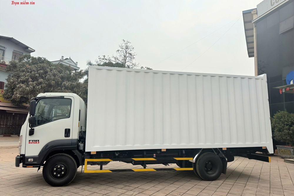Xe tải thùng kín container ISUZU FRR650 6,5 tấn (FRR90LE5)