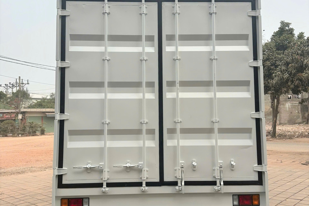 Xe tải thùng kín container ISUZU FRR650 6,5 tấn (FRR90LE5)