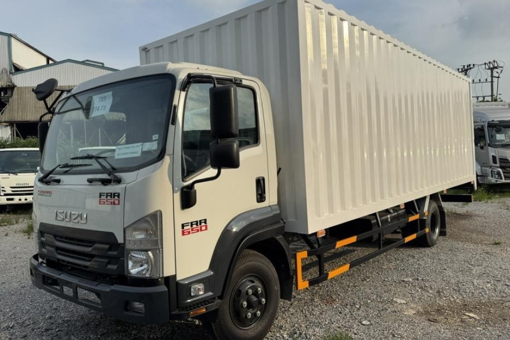 Xe tải thùng kín container ISUZU FRR650 5,7 tấn (FRR90QE5)