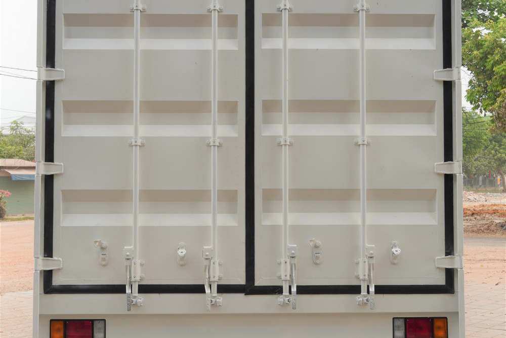 Xe tải thùng kín container ISUZU FVR900 (FVR34VE5) 7 tấn Xe tải thùng kín container ISUZU FVR900 (FVR34VE5) 7 tấn