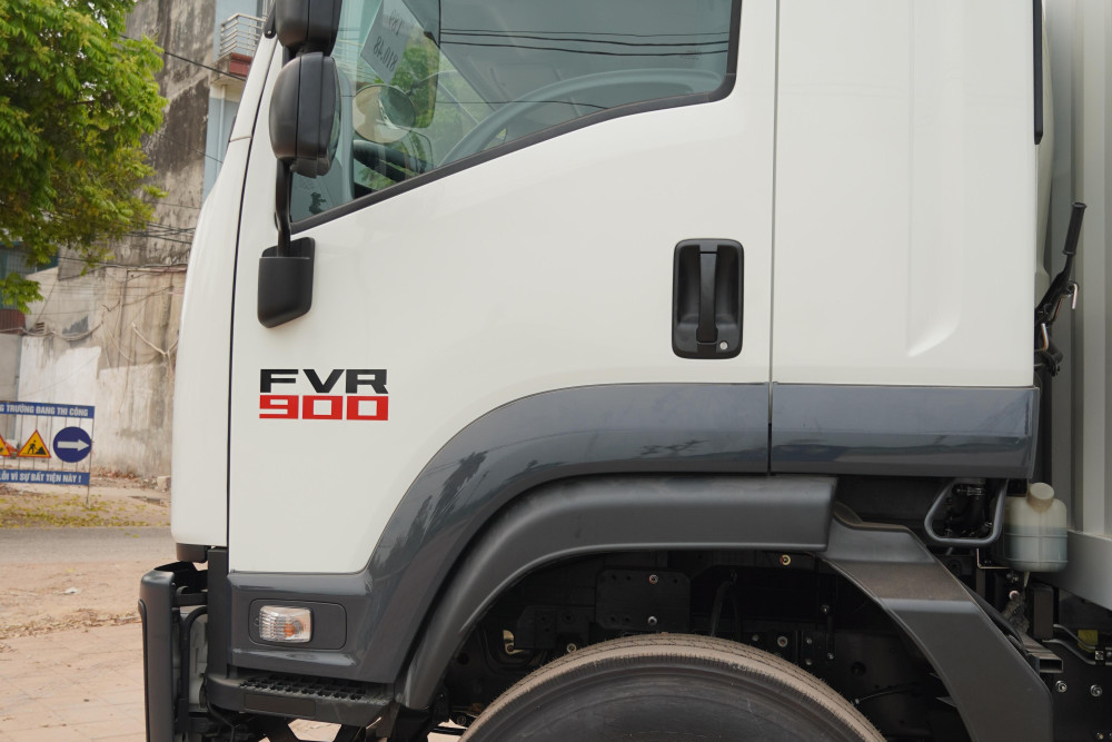 Xe tải thùng kín container ISUZU FVR900 (FVR34VE5) 7 tấn Xe tải thùng kín container ISUZU FVR900 (FVR34VE5) 7 tấn