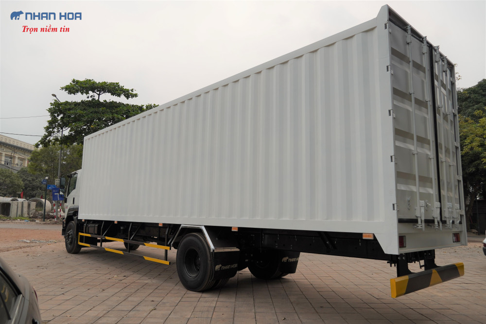 Xe tải thùng kín container ISUZU FVR900 (FVR34VE5) 7 tấn Xe tải thùng kín container ISUZU FVR900 (FVR34VE5) 7 tấn