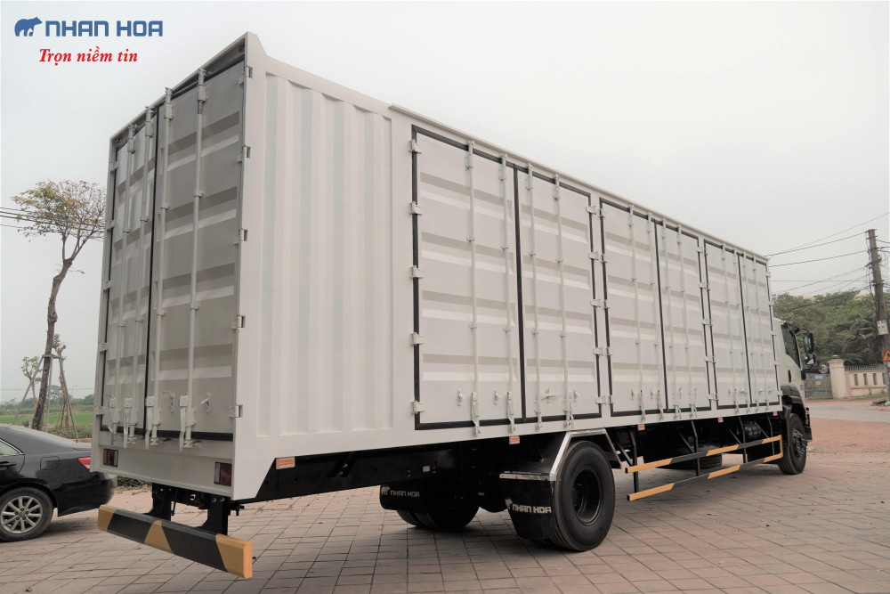 Xe tải thùng kín container ISUZU FVR900 (FVR34VE5) 7 tấn Xe tải thùng kín container ISUZU FVR900 (FVR34VE5) 7 tấn