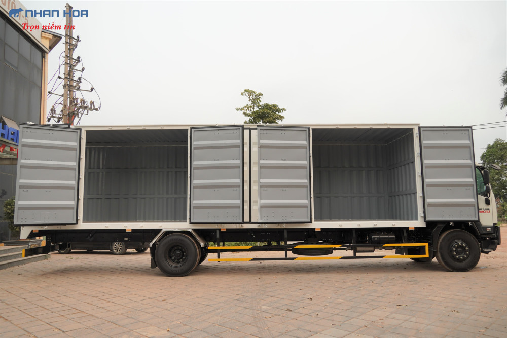 Xe tải thùng kín container ISUZU FVR900 (FVR34VE5) 7 tấn Xe tải thùng kín container ISUZU FVR900 (FVR34VE5) 7 tấn