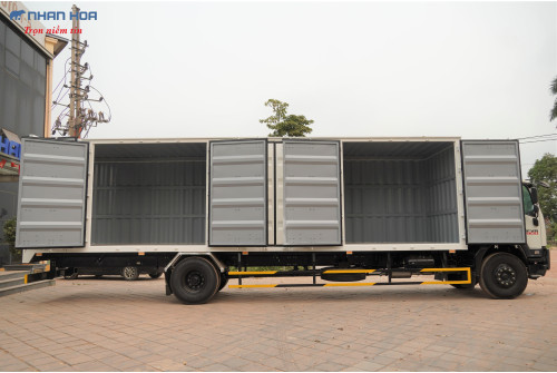 Xe tải thùng kín container ISUZU FVR900 (FVR34VE5) 7 tấn Xe tải thùng kín container ISUZU FVR900 (FVR34VE5) 7 tấn