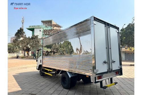 Xe tải thùng kín tôn sóng ISUZU QKR210 1,9 tấn