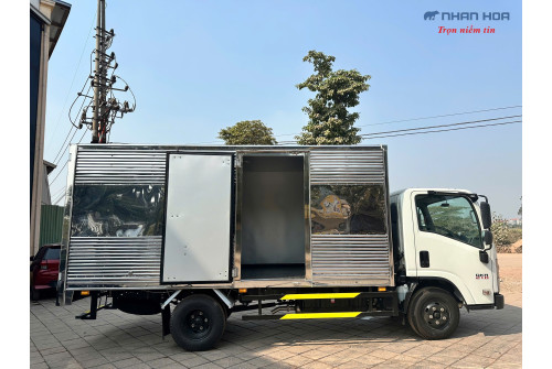 Xe tải thùng kín tôn sóng ISUZU QKR210 1,9 tấn