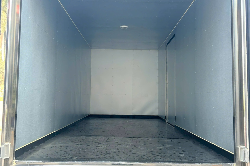 Xe tải thùng kín tôn sóng ISUZU QKR210 1,9 tấn