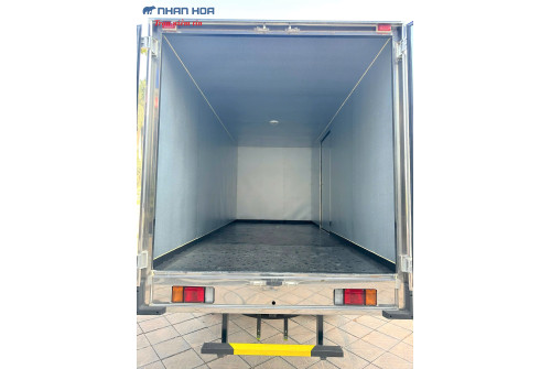 Xe tải thùng kín tôn sóng ISUZU QKR210 1,9 tấn