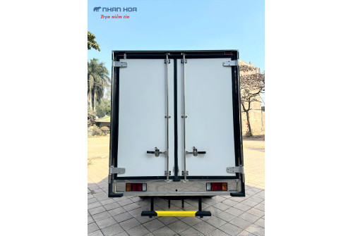 Xe tải thùng kín tôn sóng ISUZU QKR210 1,9 tấn