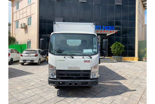 Xe tải thùng kín composite ISUZU QKR270 2,5 tấn