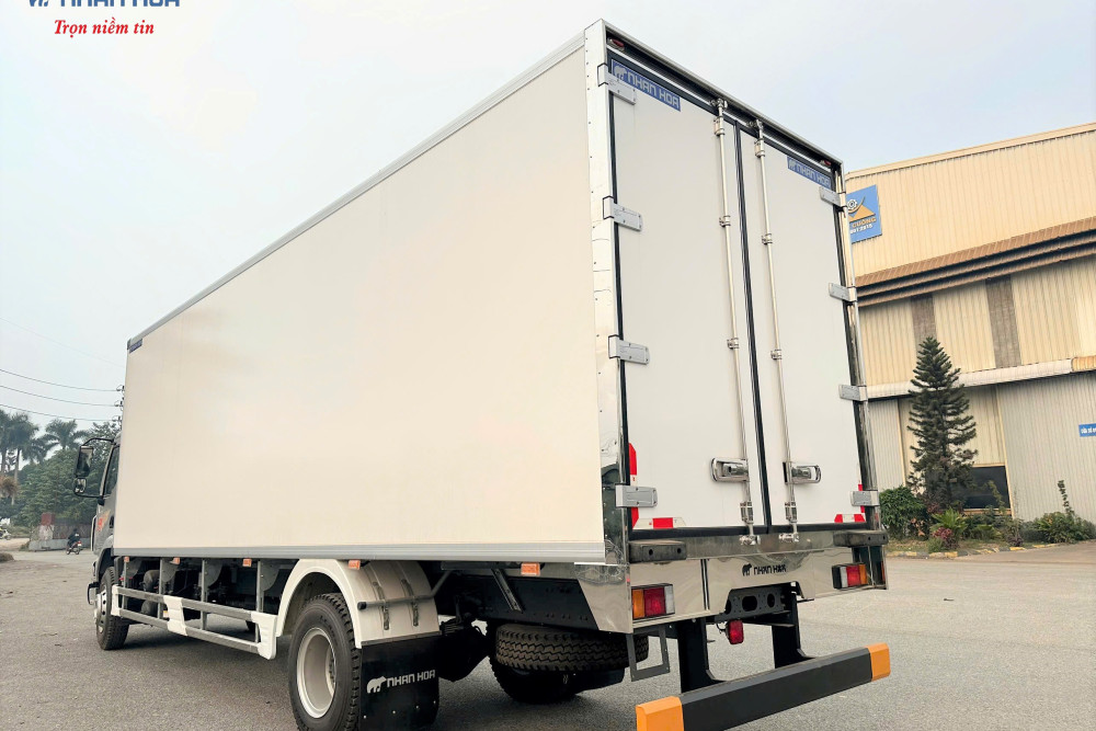 Xe tải đông lạnh CHENGLONG M3 6 máy 6 tấn (LZ5185)