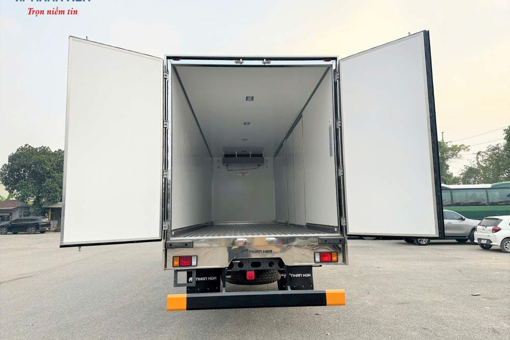 Xe tải đông lạnh CHENGLONG M3 6 máy 6 tấn (LZ5185)