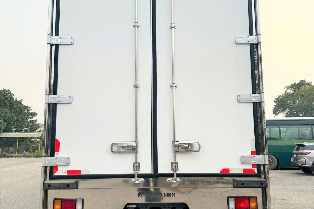 Xe tải đông lạnh CHENGLONG M3 6 máy 6 tấn (LZ5185)