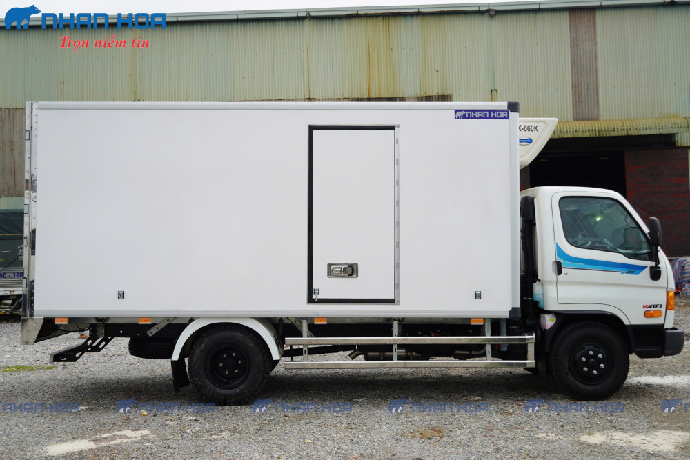 Xe tải đông lạnh Hyundai Mighty W11S 6 tấn