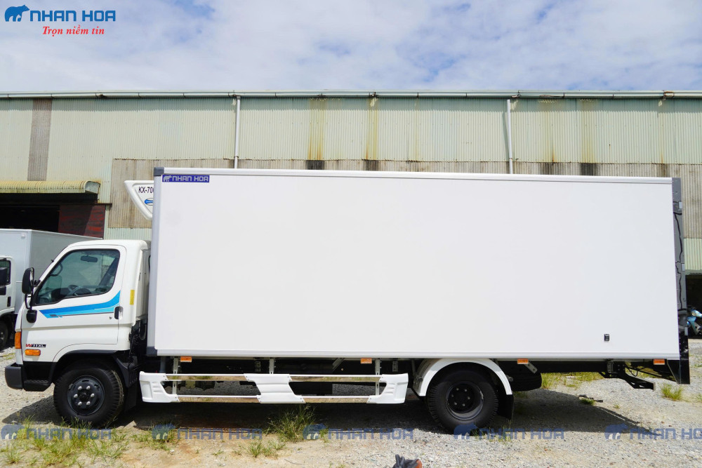 Xe tải đông lạnh Hyundai Mighty W11XL 6 tấn
