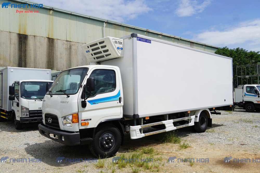 Xe tải đông lạnh Hyundai Mighty W11XL 6 tấn