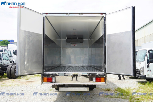 Xe tải đông lạnh Hyundai Mighty W11XL 6 tấn