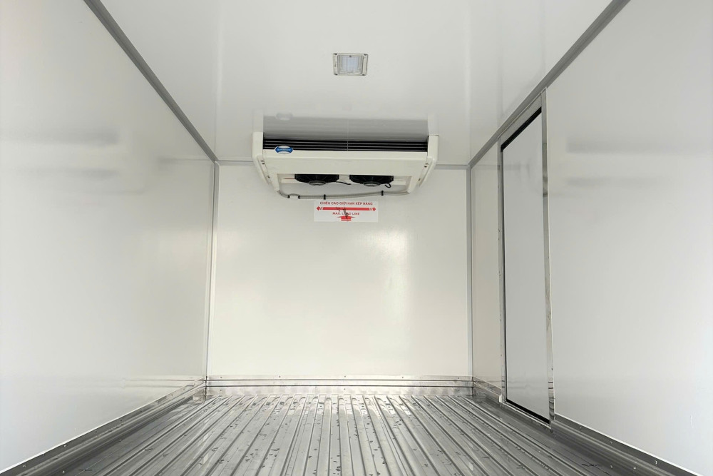 Xe tải đông lạnh Hyundai Mighty N250 2,3 tấn