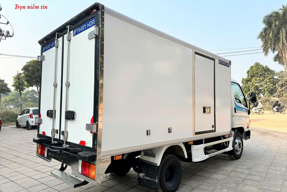 Xe tải đông lạnh Hyundai Mighty N250 2,3 tấn