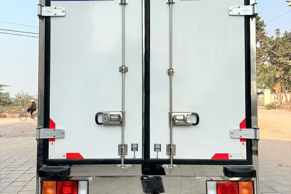 Xe tải đông lạnh Hyundai Mighty N250 2,3 tấn