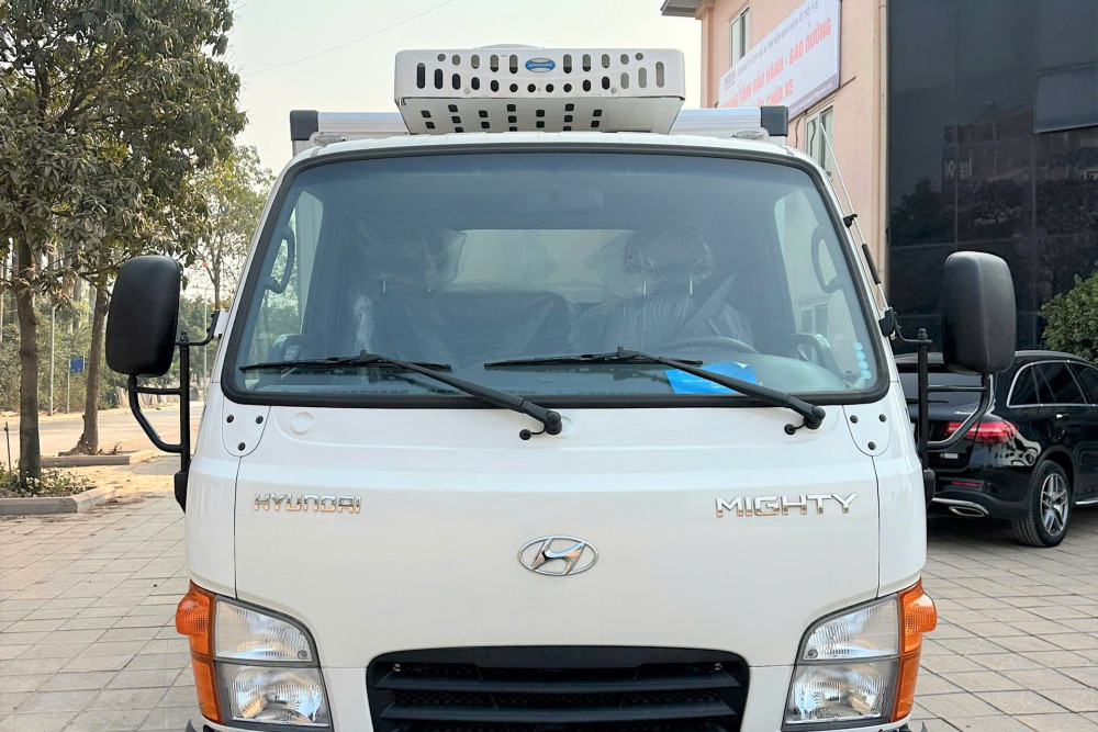 Xe tải đông lạnh Hyundai Mighty N250 2,3 tấn