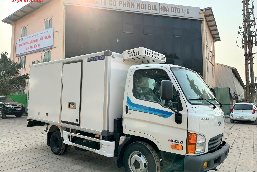 Xe tải đông lạnh Hyundai Mighty N250 2,3 tấn