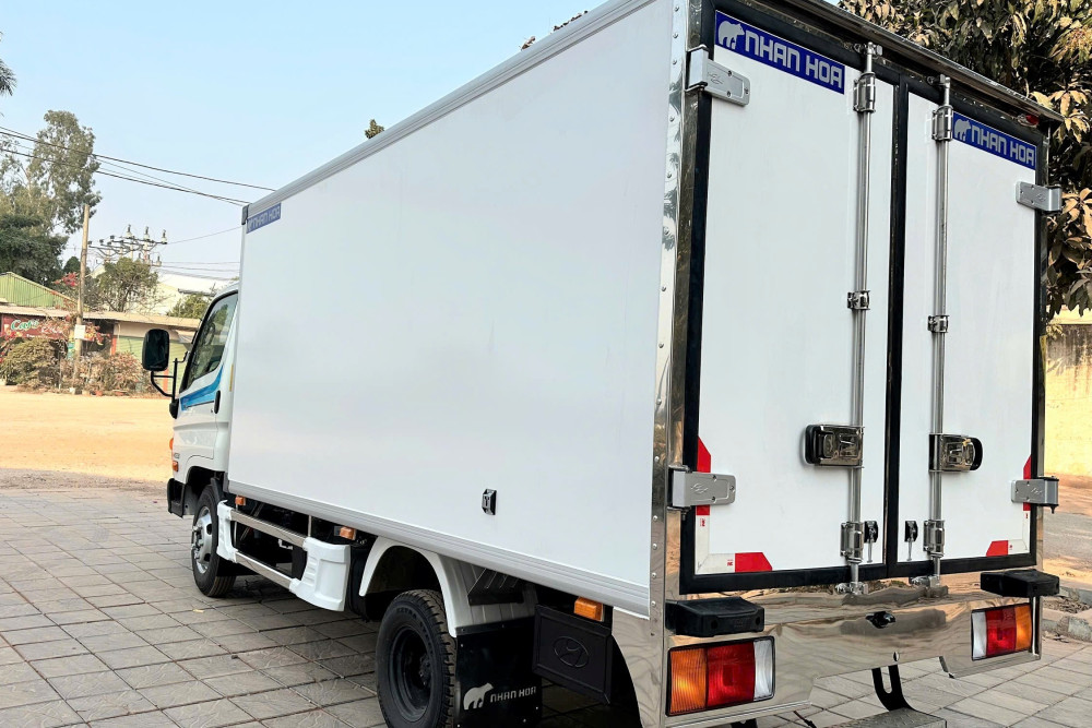 Xe tải đông lạnh Hyundai Mighty N250 2,3 tấn