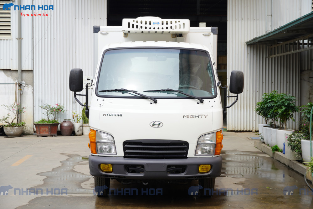 Xe tải đông lạnh Hyundai Mighty N250SL 1,9 tấn