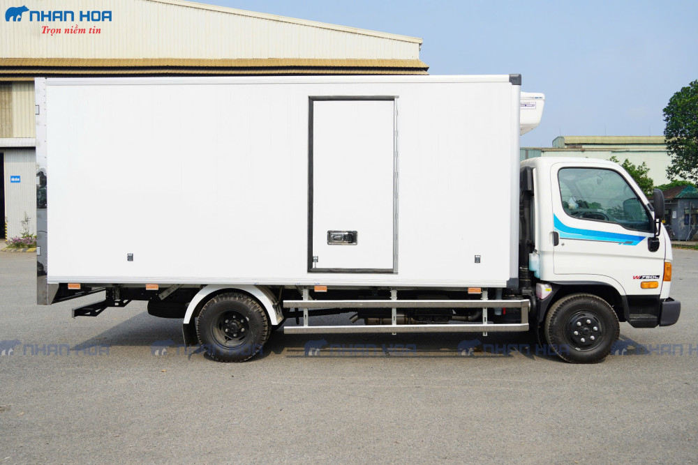 Xe tải đông lạnh HYUNDAI MIGHTY W750L 3 tấn
