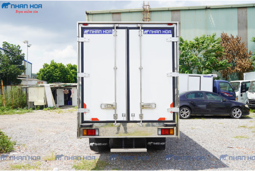 Xe tải đông lạnh ISUZU QKR210 1,9 tấn