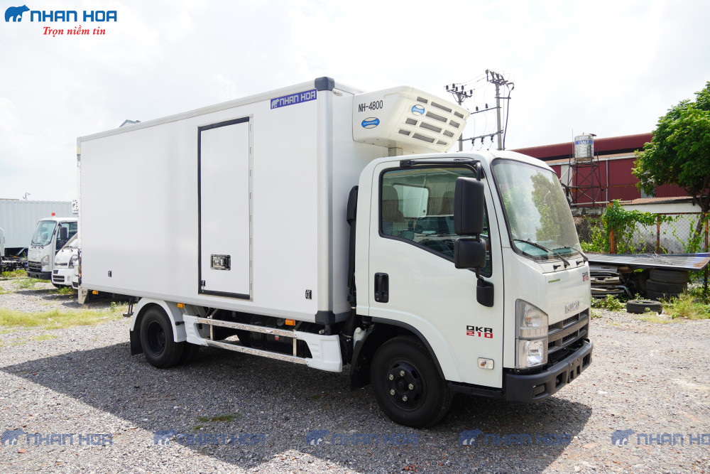 Xe tải đông lạnh ISUZU QKR210 1,9 tấn