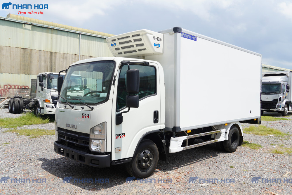 Xe tải đông lạnh ISUZU QKR210 1,9 tấn