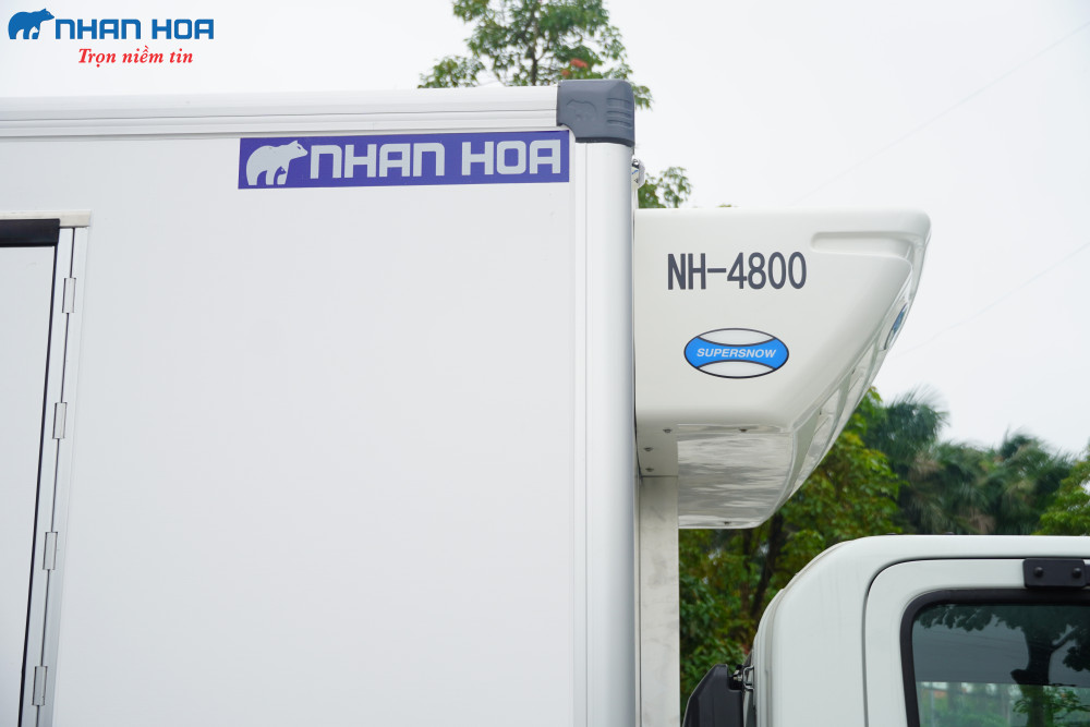 Xe tải đông lạnh ISUZU QKR270 2,5 tấn