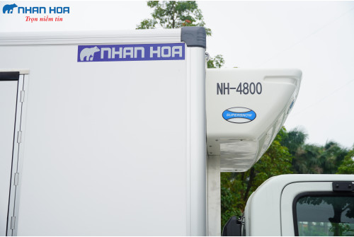 Xe tải đông lạnh ISUZU QKR270 2,5 tấn