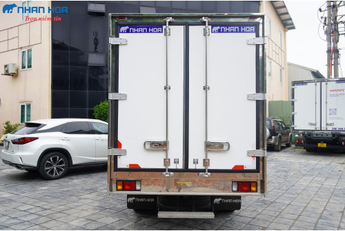 Xe tải đông lạnh ISUZU QKR270 2,5 tấn