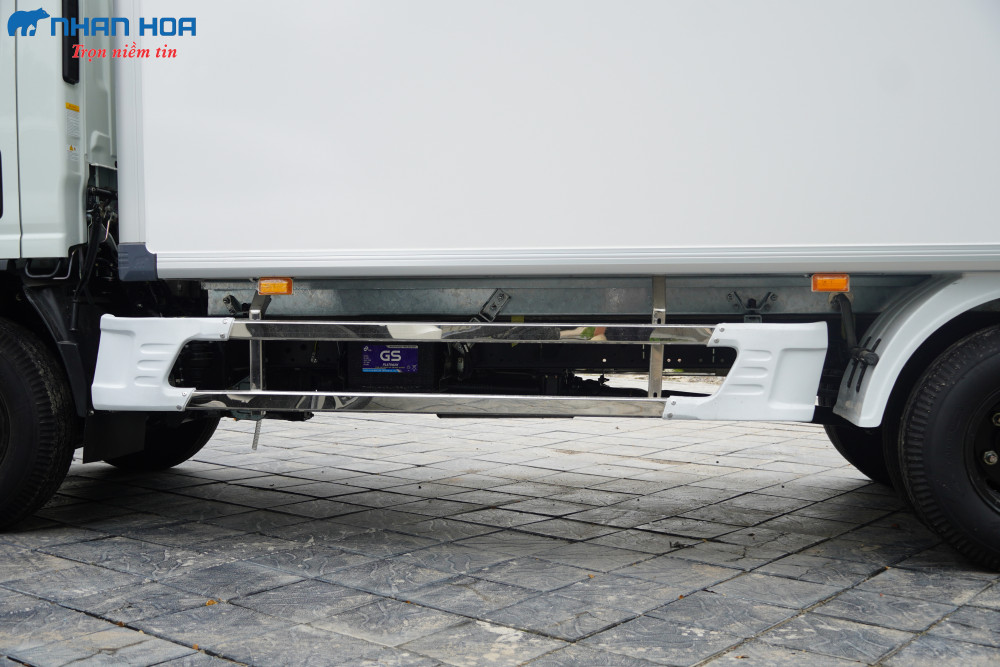 Xe tải đông lạnh ISUZU QKR270 2,5 tấn