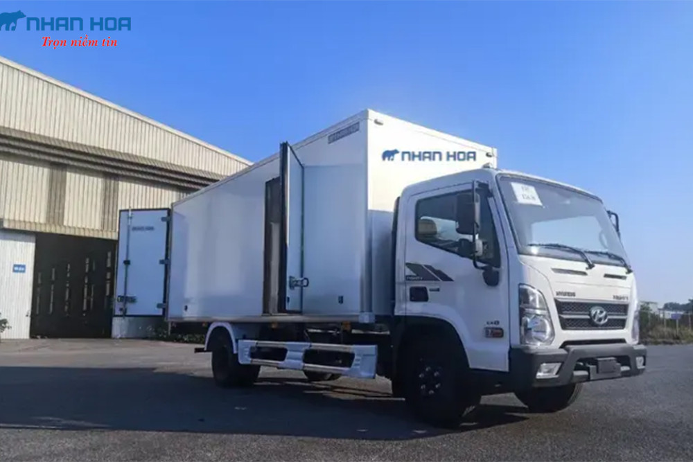 Xe tải Hyundai Mighty EX8L E160 7 tấn thùng bảo ôn Xe tải Hyundai Mighty EX8L E160 7 tấn thùng bảo ôn